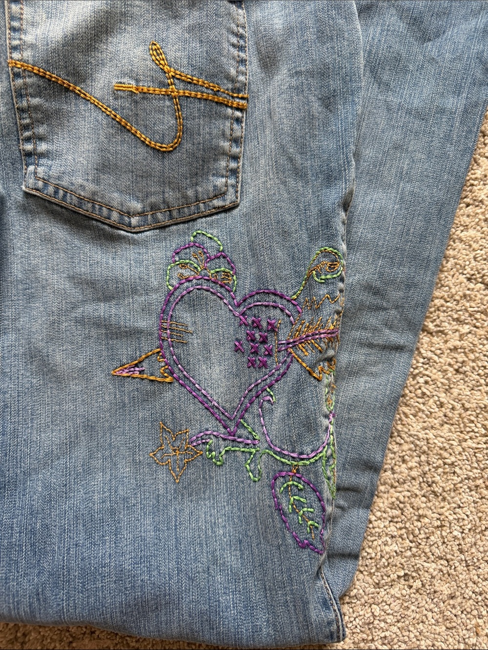 VTG Tommy Jeans Y2K Boho Hippy Heart Embroidered Flare Jeans Medium Wash 26x31 - Picture 2 of 6